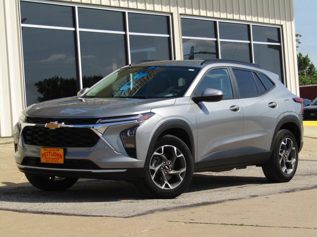Used 2024 Chevrolet Trax LT FWD image 12