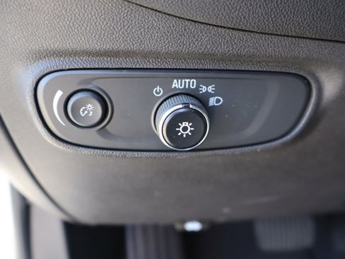 Used 2022 Chevrolet Equinox LT FWD image 18