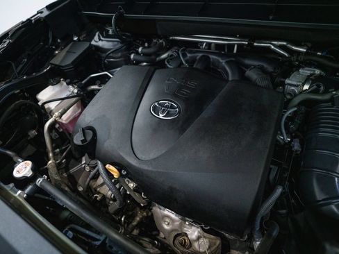Used 2020 Toyota Highlander LE FWD image 36