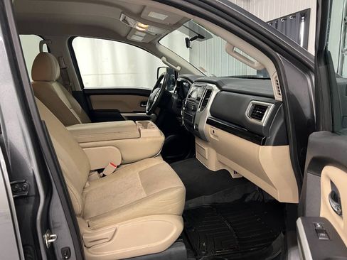 Used 2017 Nissan Titan SV AWD/4WD image 11