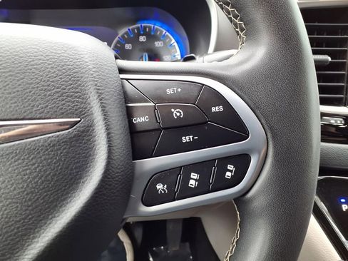 Certified 2023 Chrysler Pacifica Touring-L FWD image 14