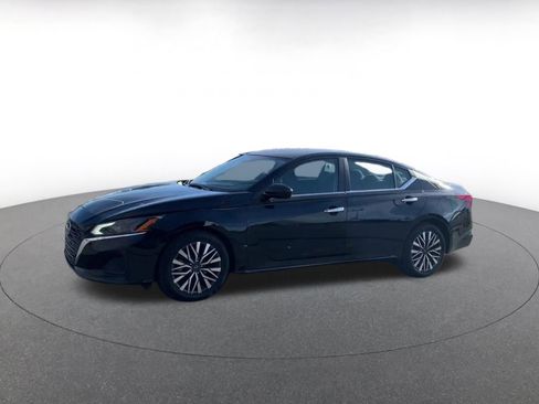 Used 2025 Nissan Altima 2.5 SV image 8