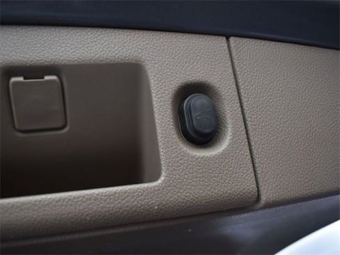 Used 2020 Chevrolet Suburban Premier w/ Premier 6.2L Value Package image 32