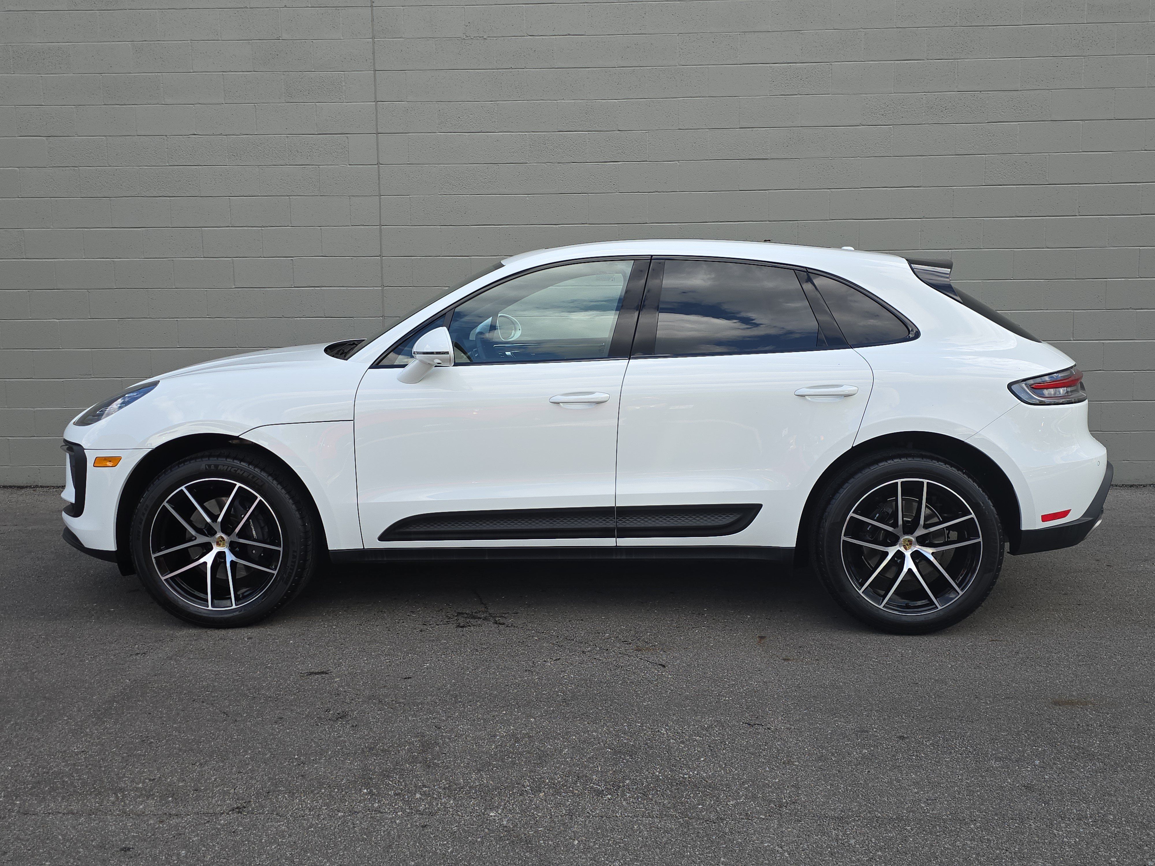 Used 2025 Porsche Macan AWD/4WD image 2