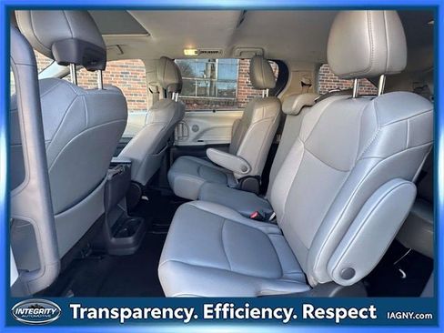 Used 2024 Toyota Sienna XLE image 18