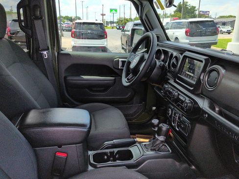 Used 2023 Jeep Wrangler Unlimited w/ Cold Weather Group AWD/4WD image 10