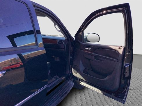 Used 2012 Chevrolet Tahoe LTZ image 30