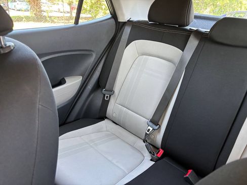 Used 2025 Hyundai Venue SEL FWD image 38