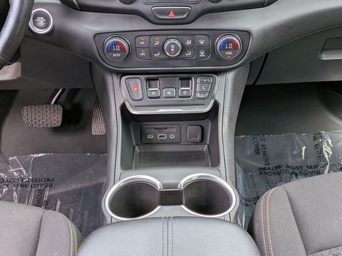 Used 2021 GMC Terrain SLE w/ Driver Convenience Package AWD/4WD image 20