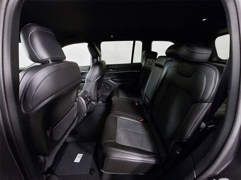 New 2026 Jeep Grand Cherokee Altitude AWD/4WD image 18