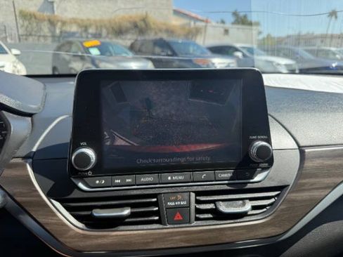 Used 2023 Nissan Altima 2.5 SV FWD image 19