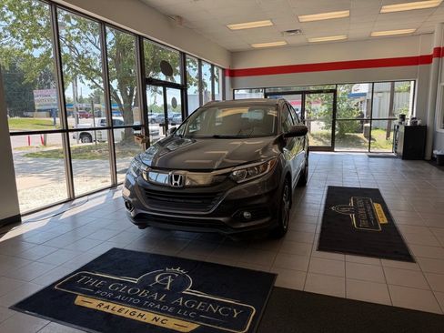 Used 2022 Honda HR-V EX image 1