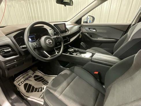 Used 2023 Nissan Rogue SV image 9