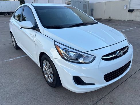 Used 2017 Hyundai Accent SE FWD image 2