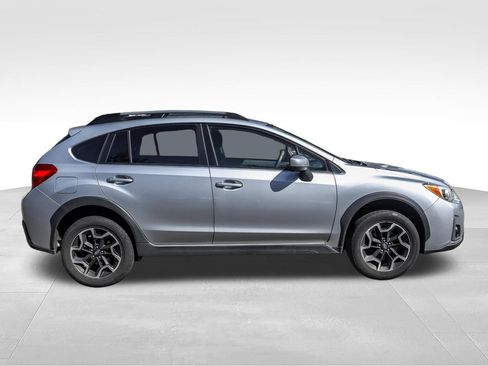 Used 2017 Subaru Crosstrek 2.0i Premium AWD/4WD image 3