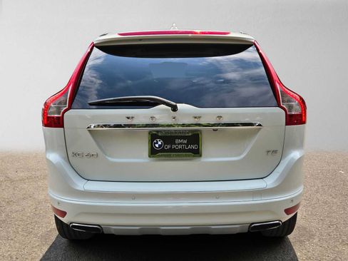 Used 2016 Volvo XC60 T5 Premier w/ Proximity Package FWD image 4