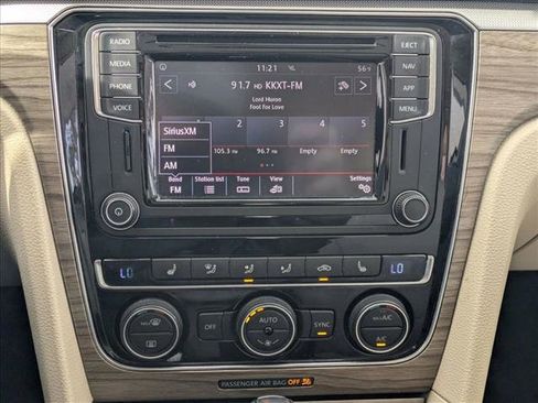 Used 2018 Volkswagen Passat 2.0T SE image 13
