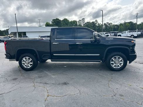 Used 2024 Chevrolet Silverado 2500 High Country w/ High Country Premium Package AWD/4WD image 5