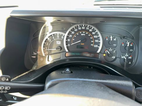 Used 2005 HUMMER H2 SUT w/ Preferred Equipment Group image 26