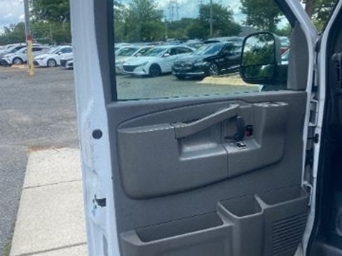 Used 2016 Chevrolet Express 3500 LS RWD image 15