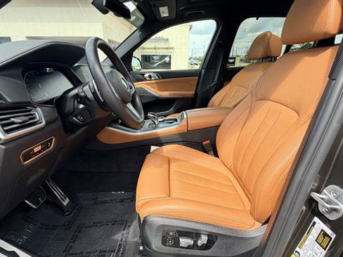 Used 2022 BMW X5 xDrive40i w/ M Sport Package AWD/4WD image 9