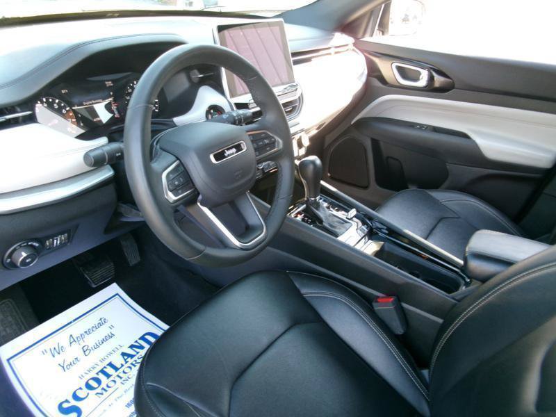 Used 2025 Jeep Compass Limited AWD/4WD image 12