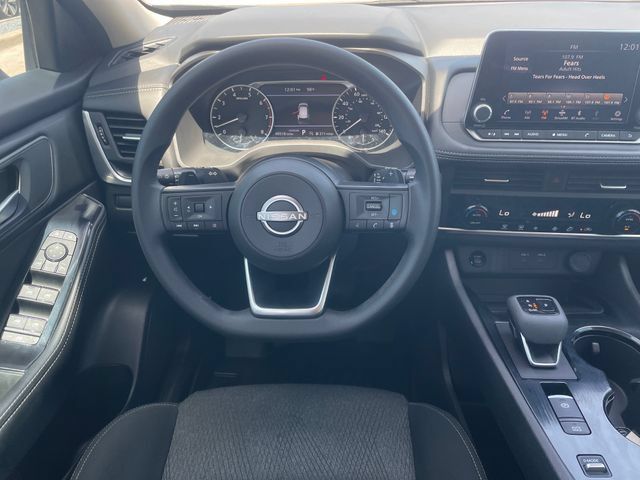 Used 2024 Nissan Rogue SV FWD image 10