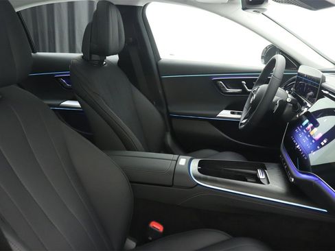 Used 2025 Mercedes-Benz E 350 4MATIC Sedan image 9