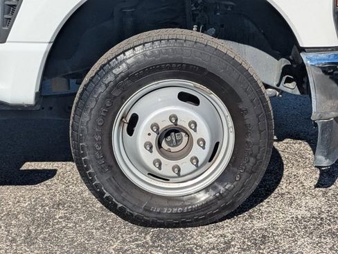 Used 2024 Ford F350 XLT image 11