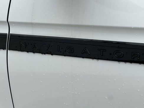 New 2026 Lincoln Navigator Reserve AWD/4WD image 28