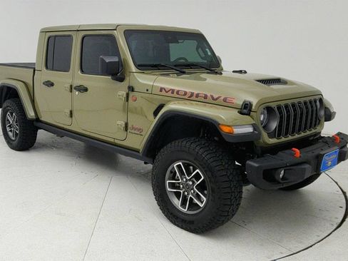 Used 2025 Jeep Gladiator Mojave AWD/4WD image 1