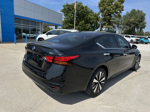Used 2021 Nissan Altima 2.5 SV FWD image 3