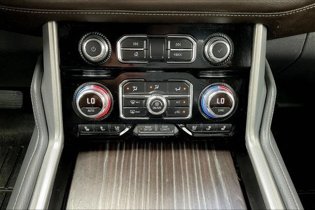 Used 2021 GMC Yukon Denali w/ Denali Premium Package AWD/4WD image 17