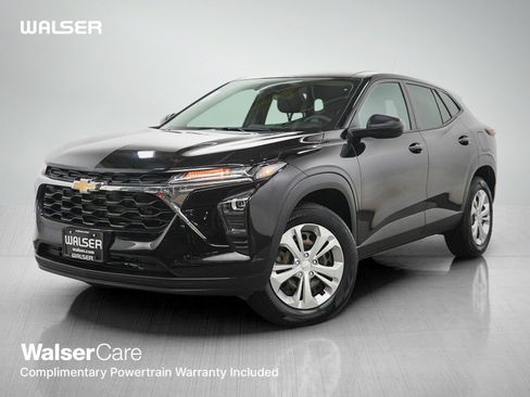 Used 2024 Chevrolet Trax LS FWD image 1