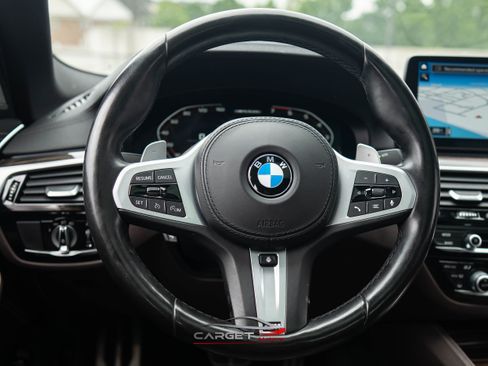 Used 2021 BMW M550i xDrive w/ Premium Package image 23