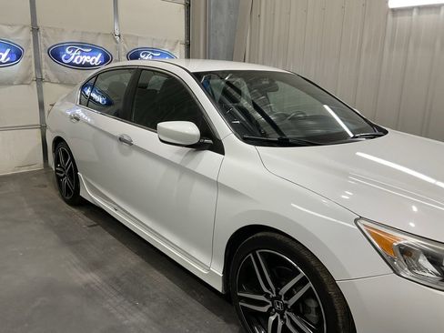 Used 2017 Honda Accord Sport image 4