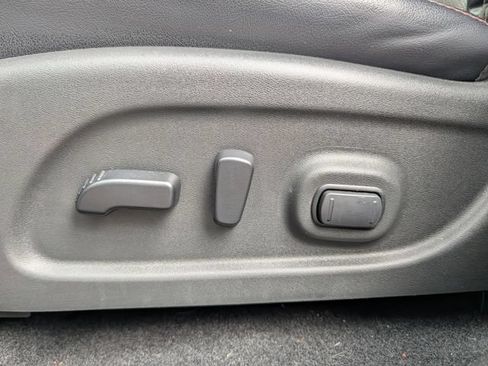 Used 2019 Nissan Pathfinder SL AWD/4WD image 14