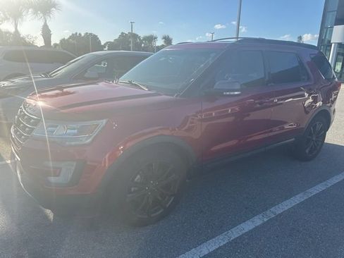 Used 2017 Ford Explorer XLT w/ Equipment Group 202A image 2