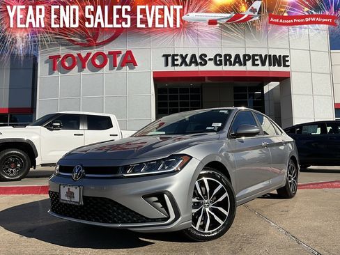 Used 2025 Volkswagen Jetta SE image 1