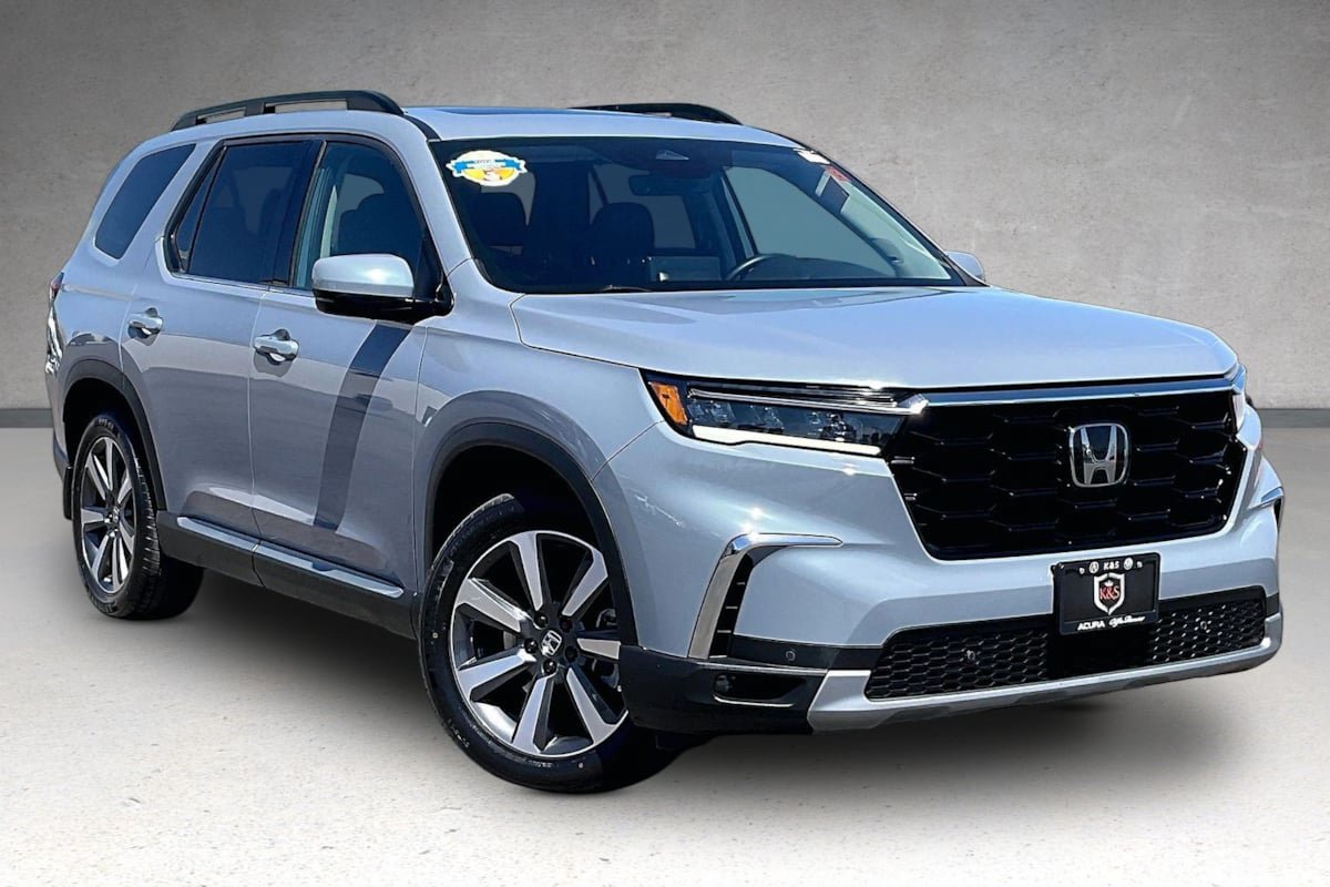 Used 2023 Honda Pilot Touring image 2