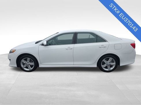 Used 2014 Toyota Camry L image 4