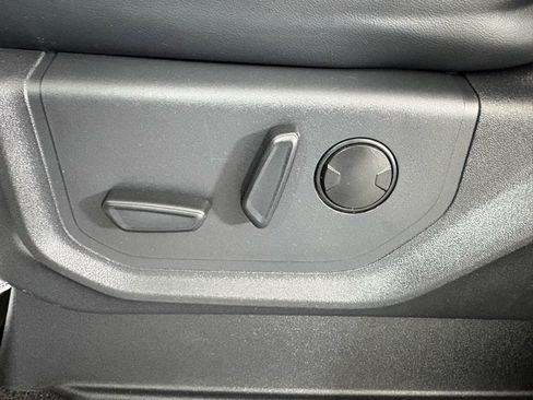 Used 2023 Ford Expedition Max XLT image 12