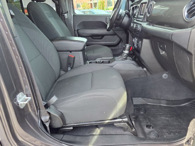 Used 2019 Jeep Wrangler Unlimited Sahara w/ Cold Weather Group AWD/4WD image 38