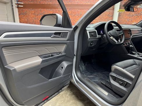 Used 2021 Volkswagen Atlas Cross Sport SEL Premium image 9