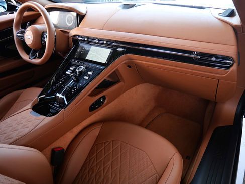 Used 2025 Aston Martin DB12 Coupe RWD image 25