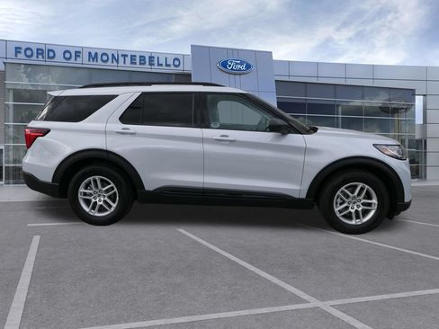 Used 2026 Ford Explorer Active w/ Active Comfort Package RWD image 2