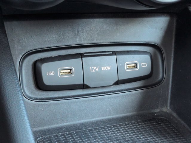 Used 2022 Hyundai Venue Limited FWD image 22