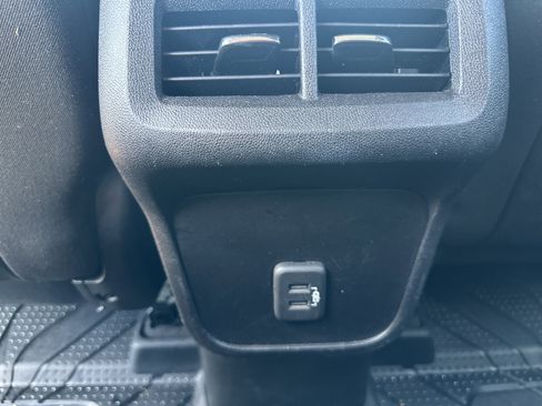 Used 2020 Chevrolet Equinox LT image 17