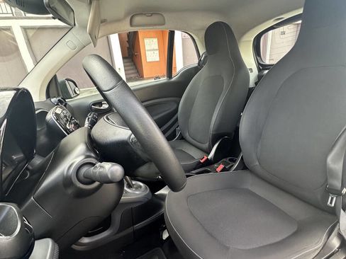 Used 2016 smart fortwo passion image 10