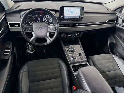Used 2023 Mitsubishi Outlander SE image 17